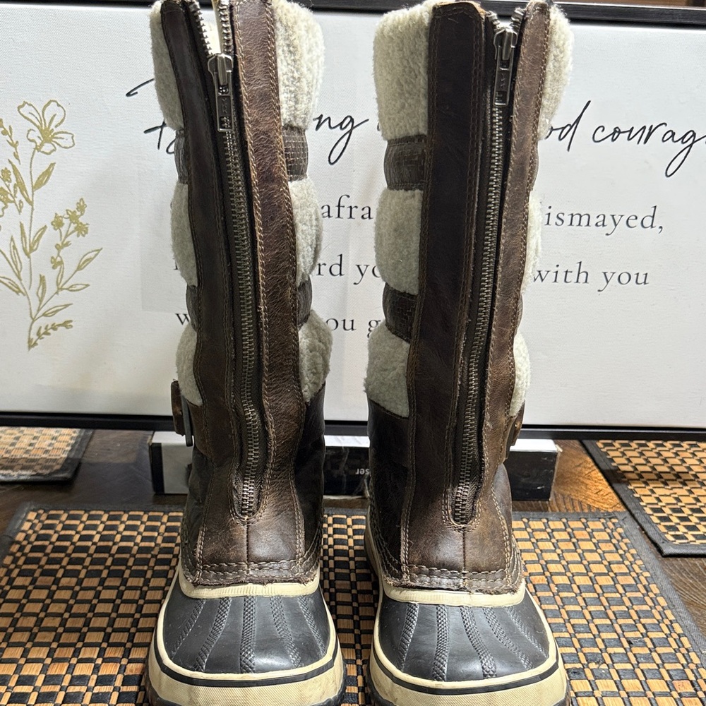 Sorel NL 1586-319 Helen of Tundra Brown and Cream Winter Boots Women SZ 6- Box12